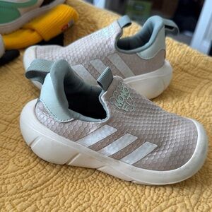 adidas Tan/Mint Monofit Slip-on Infant Trainers
Size 7.5 Toddler